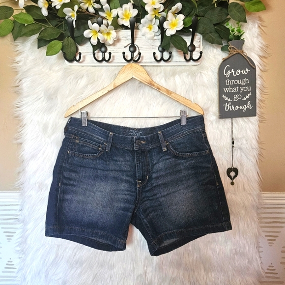 Old Navy Flirt Denim Shorts - Picture 1 of 4